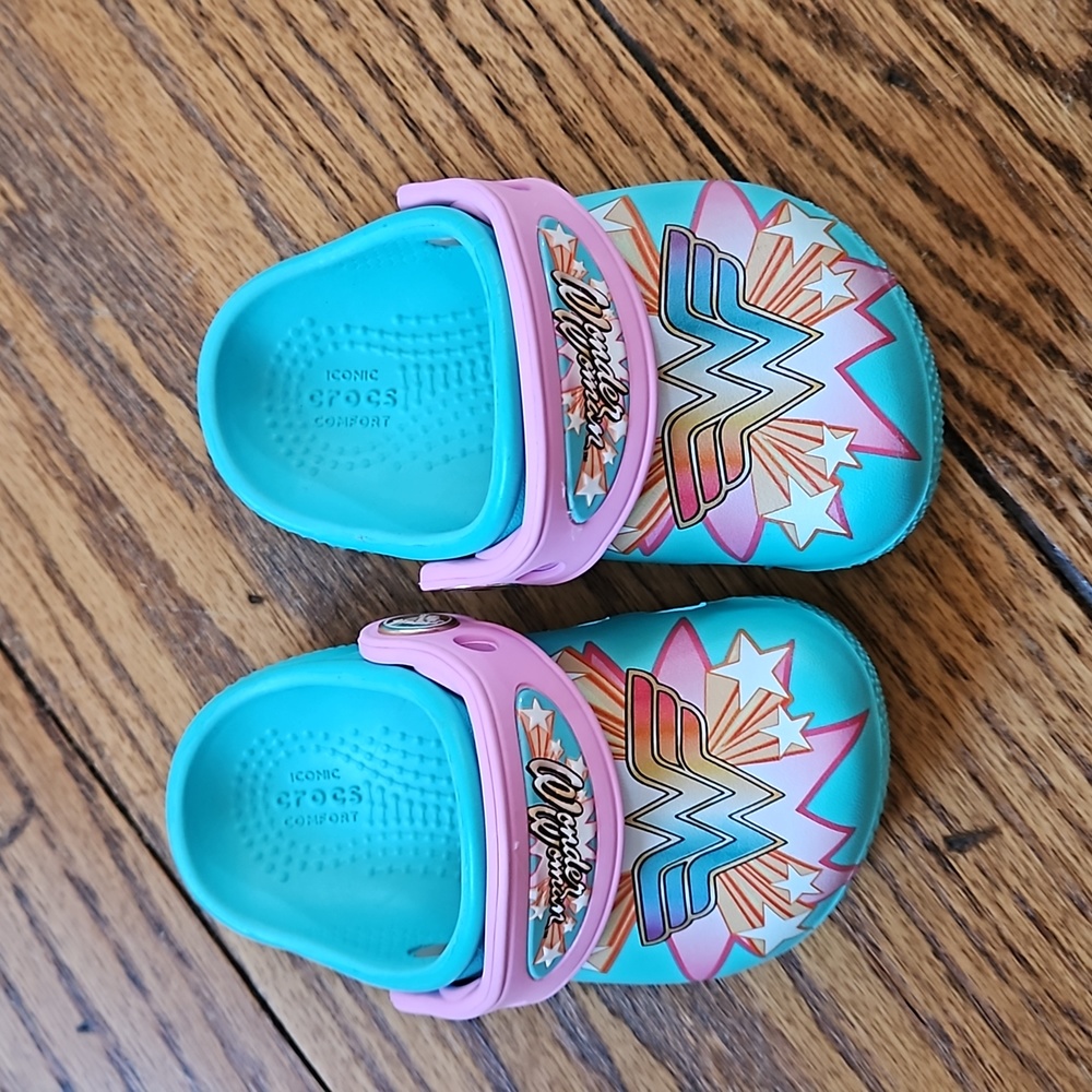 Girls crocs size 4